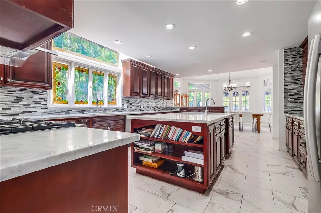 4725 Morella Avenue, Valley Village, California 91607 home-pic-14